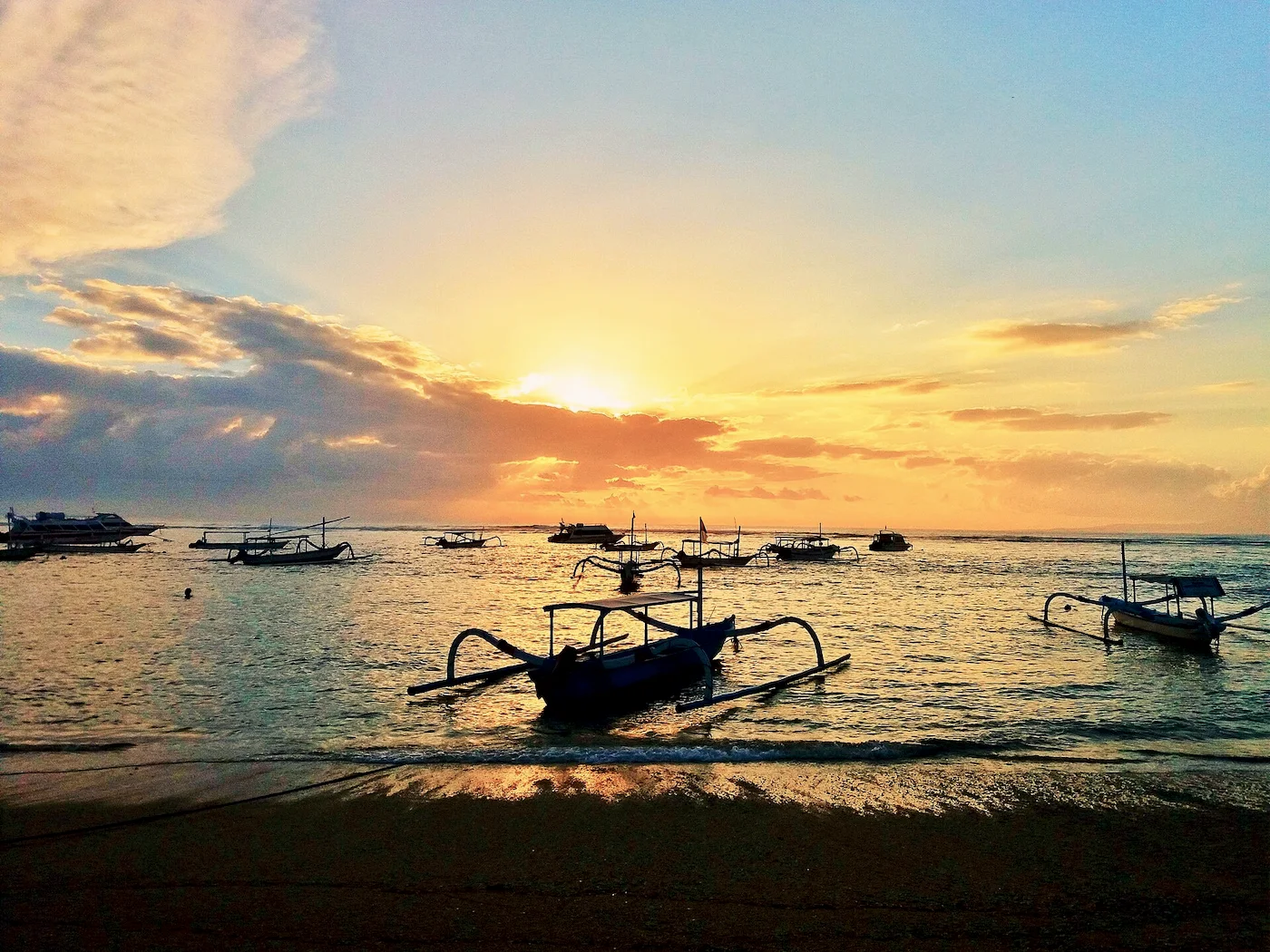 Jukungs aux premières lueurs, Sanur